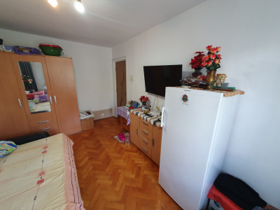 Apartament 4 camere, etaj 1, centrala proprie, zona Dacia imagine mica 12, foxfort.ro