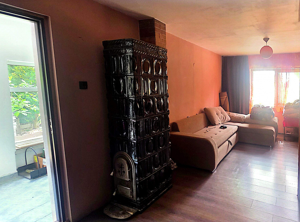 Casa individuala cu 5 camere de vanzare in localitatea Minis 12, foxfort.ro