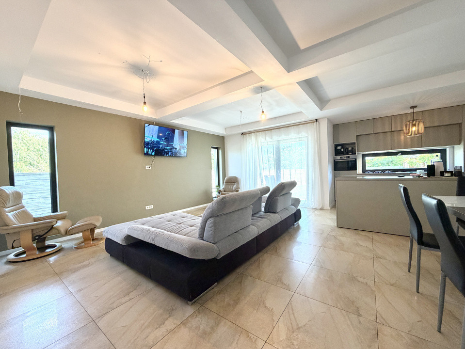 Duplex mobilat complet, 4 camere, teren 430 mp in Sanandrei 3, foxfort.ro