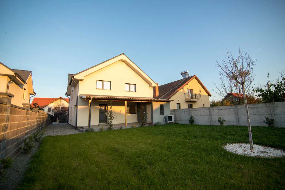 Casa cu 5 camere de 160 mp utili de vanzare in Sagu  2, foxfort.ro