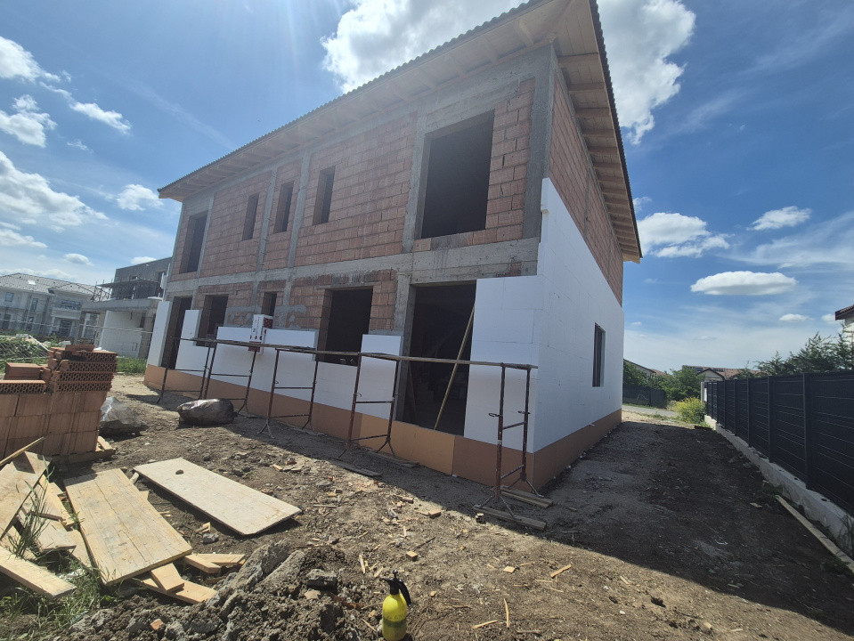 Duplex cu 4 camere de vanzare in localitatea Dumbravita 3, foxfort.ro