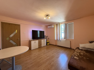 Apartament cu 2 camere, de vanzare in zona Complex Studentesc