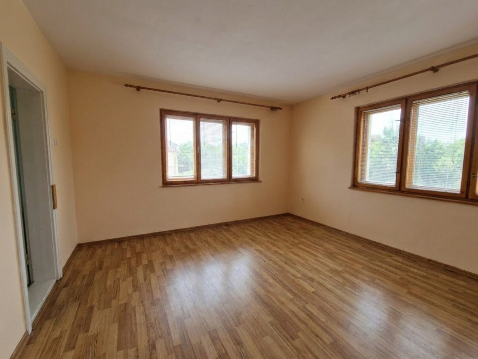 Casa cu 3 camere si teren de 2096 mp in Ianova 3, foxfort.ro
