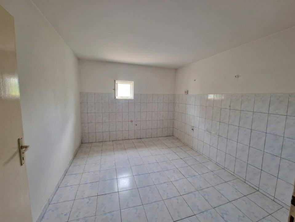 Casa cu 3 camere si teren de 2096 mp in Ianova 6, foxfort.ro