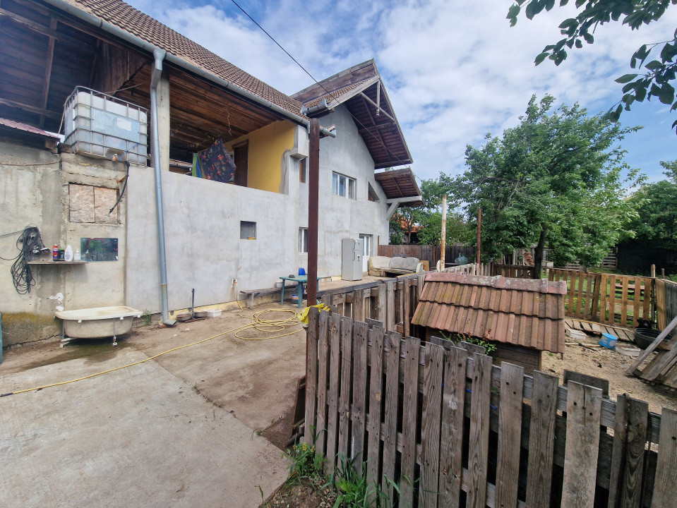 Casa cu 3 camere si teren de 2096 mp in Ianova 12, foxfort.ro
