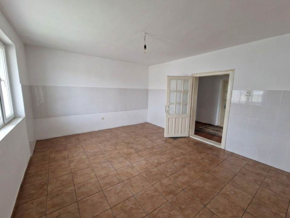 Casa cu 3 camere si teren de 2096 mp in Ianova 14, foxfort.ro