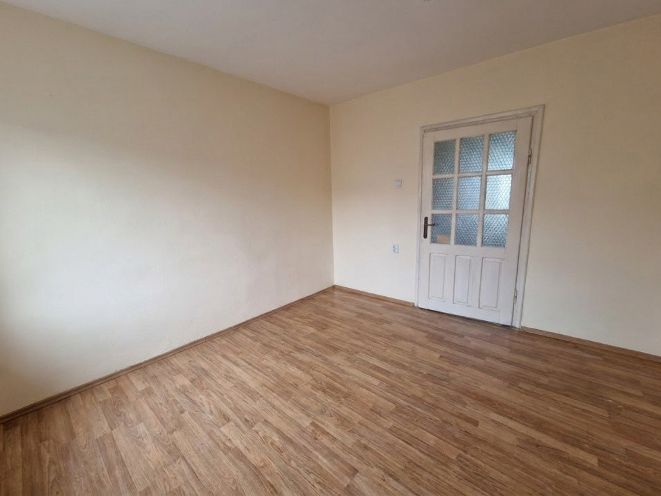 Casa cu 3 camere si teren de 2096 mp in Ianova 15, foxfort.ro