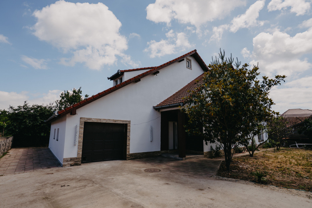 Casa individuala cu 8 camere si lac cu pesti, teren 4424 mp - Jebel 6, foxfort.ro