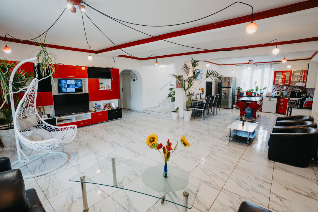 Casa individuala cu 8 camere si lac cu pesti, teren 4424 mp - Jebel 7, foxfort.ro