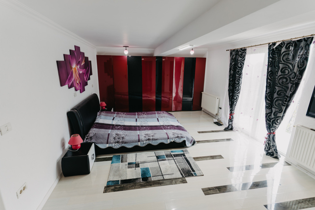Casa individuala cu 8 camere si lac cu pesti, teren 4424 mp - Jebel 17, foxfort.ro