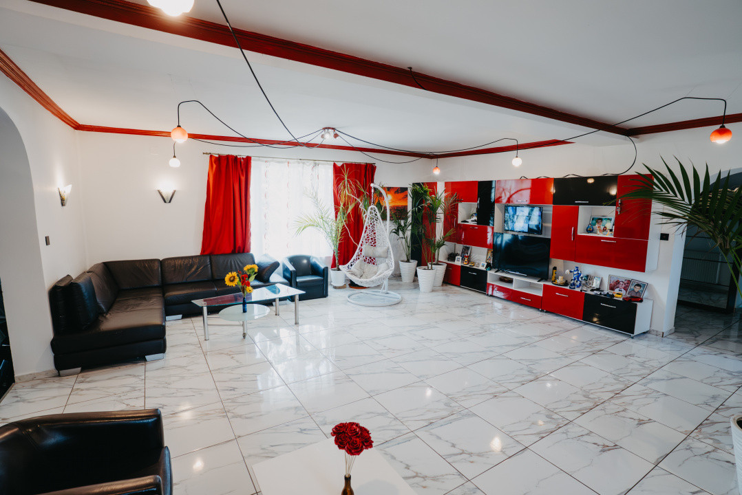 Casa individuala cu 8 camere si lac cu pesti, teren 4424 mp - Jebel 22, foxfort.ro