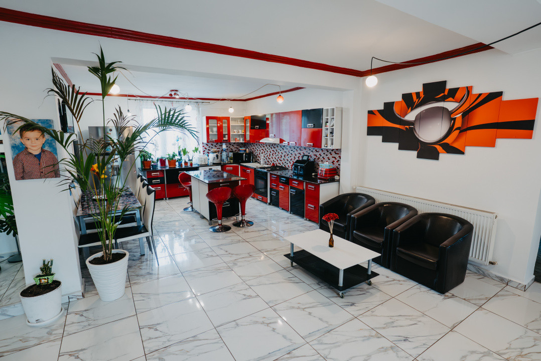 Casa individuala cu 8 camere si lac cu pesti, teren 4424 mp - Jebel 24, foxfort.ro