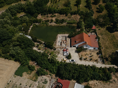 Casa individuala cu 8 camere si lac cu pesti, teren 4424 mp - Jebel