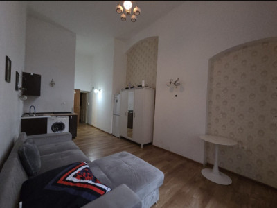 Apartament Central de vanzare | Garaj in CF | Etaj 1 | Mobilat Centrala Proprie