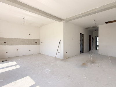 Duplex de vanzare pe parter, 3 camere - Mosnita Veche - Centru imagine mica 4, foxfort.ro