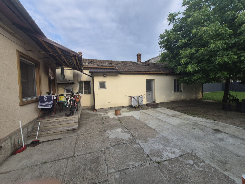 Casa individuala cu 2 spatii comerciale inchiriate – zona Lipovei 5, foxfort.ro