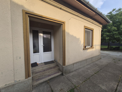 Casa individuala cu 2 spatii comerciale inchiriate – zona Lipovei