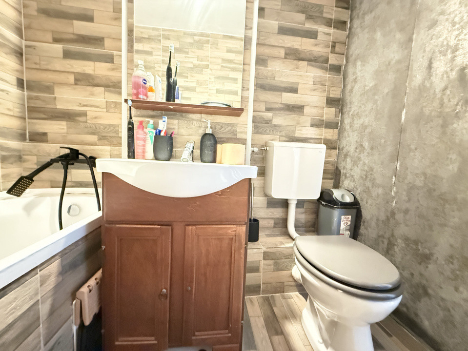 Apartament cu 2 camere, etaj 2, de vanzare in zona Lipovei 22, foxfort.ro
