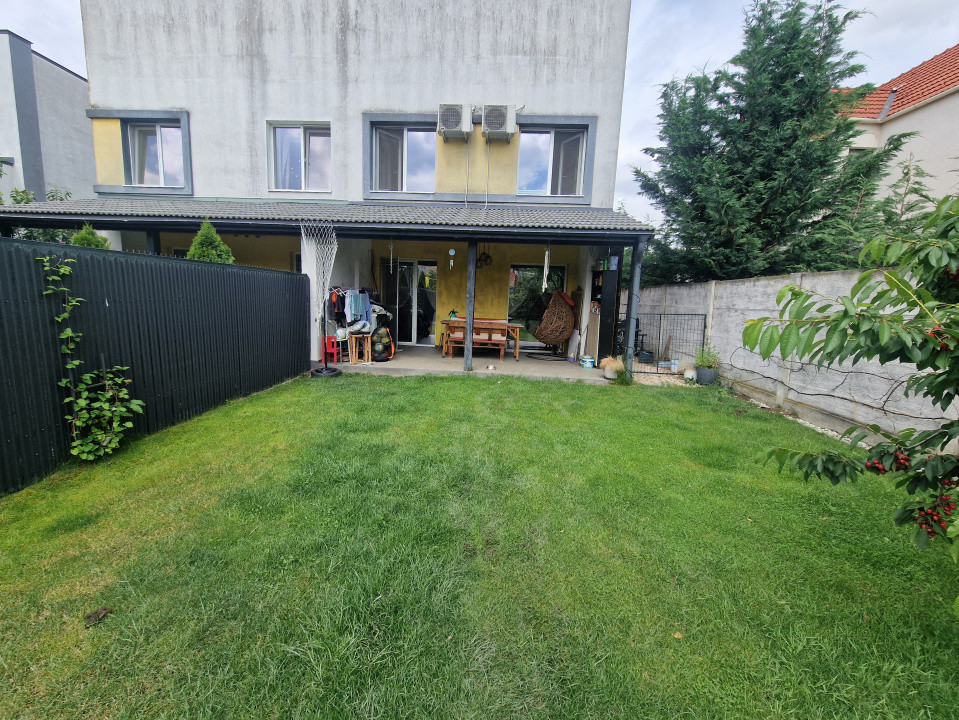 Duplex de vanzare cu 4 camere, cu teren de 303 mp, Ghiroda 8, foxfort.ro
