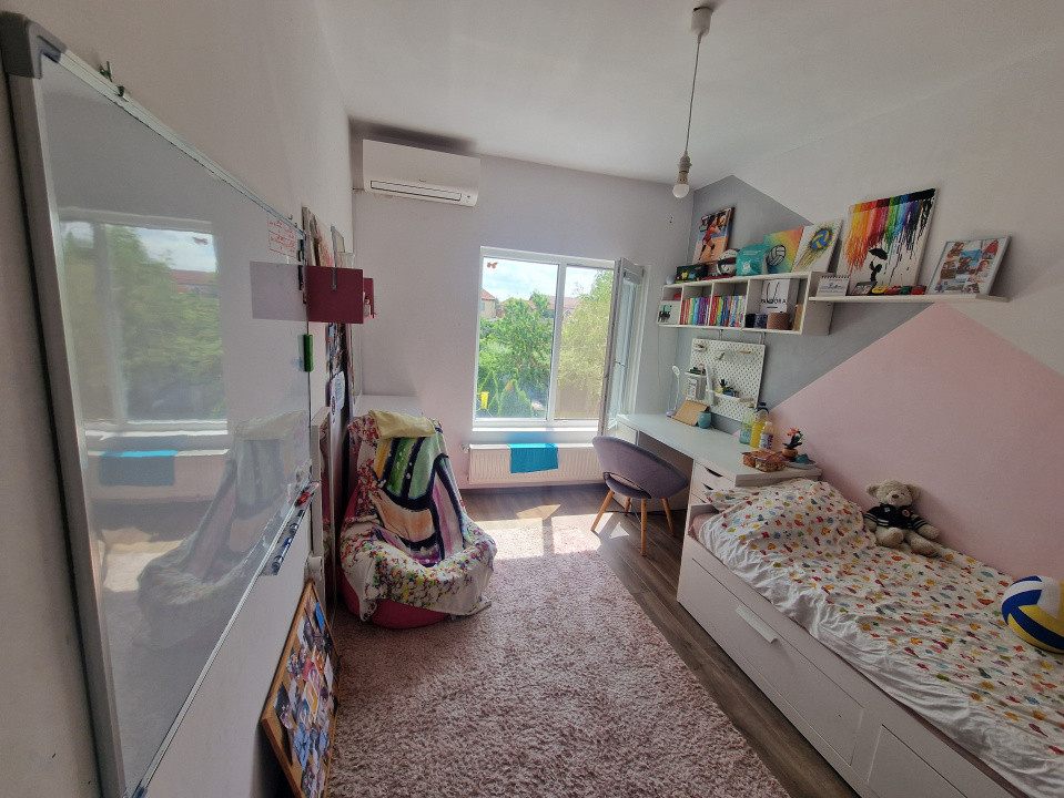 Duplex de vanzare cu 4 camere, cu teren de 303 mp, Ghiroda 9, foxfort.ro