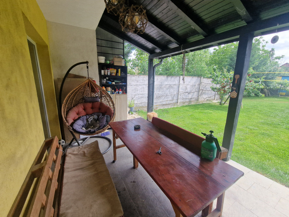 Duplex de vanzare cu 4 camere, cu teren de 303 mp, Ghiroda 11, foxfort.ro