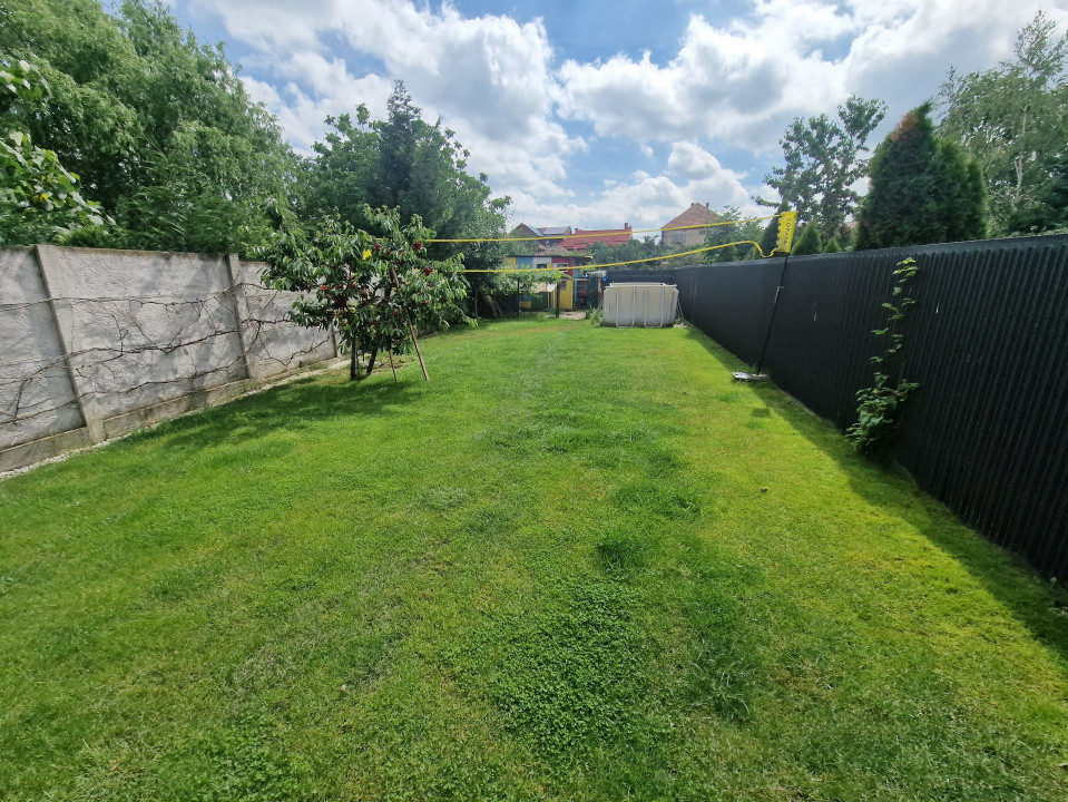 Duplex de vanzare cu 4 camere, cu teren de 303 mp, Ghiroda 16, foxfort.ro