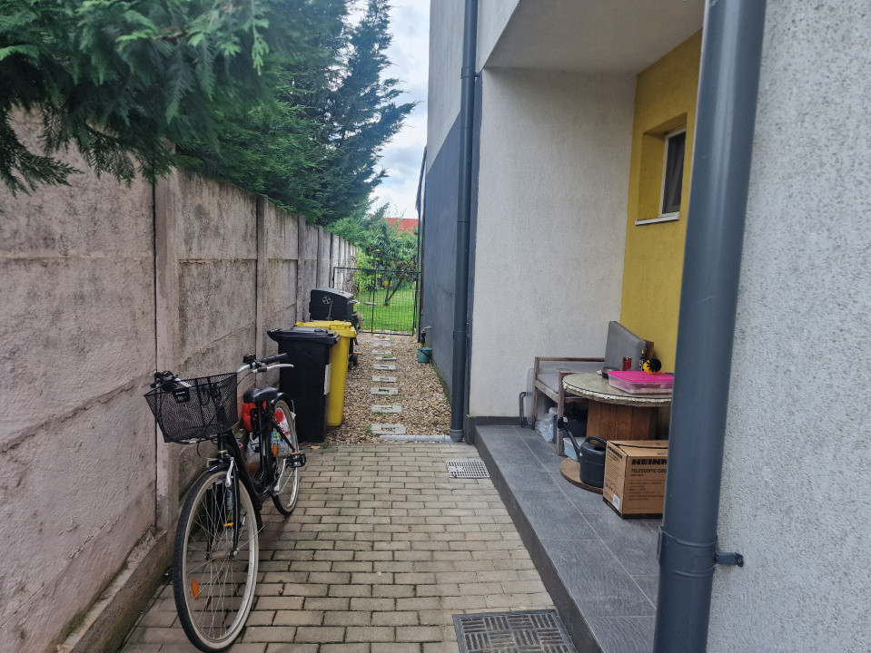 Duplex de vanzare cu 4 camere, cu teren de 303 mp, Ghiroda 18, foxfort.ro