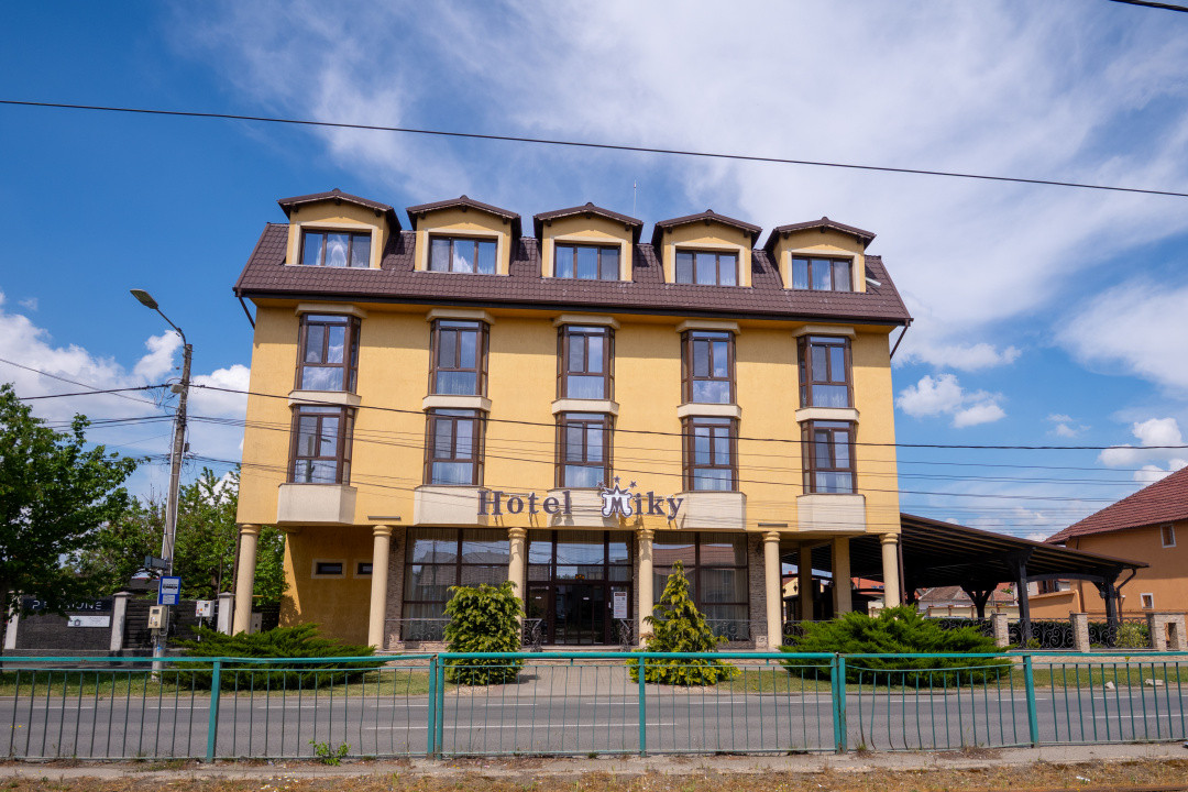Hotel Miky Arad de vanzare bussiness operational functional - 38 camere 1, foxfort.ro