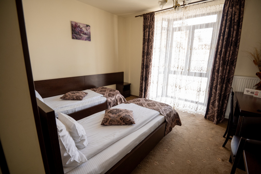 Hotel Miky Arad de vanzare bussiness operational functional - 38 camere 21, foxfort.ro