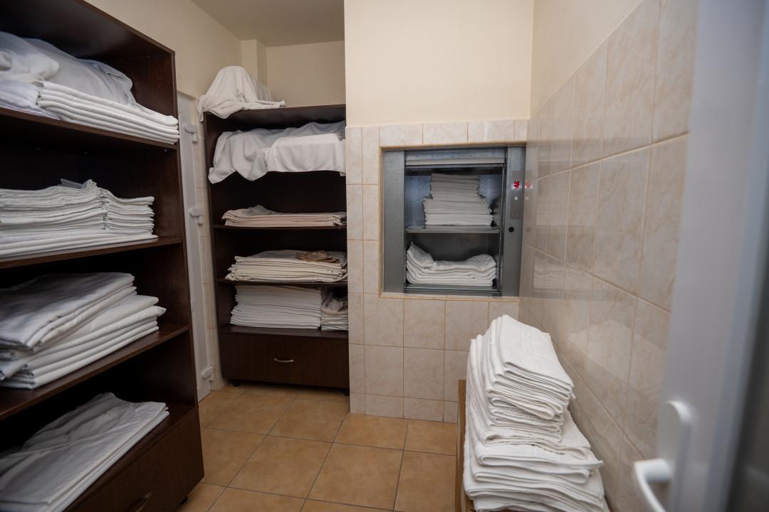 Hotel Miky Arad de vanzare bussiness operational functional - 38 camere 60, foxfort.ro