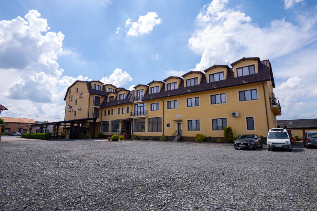 Hotel Miky Arad de vanzare bussiness operational functional - 38 camere 70, foxfort.ro