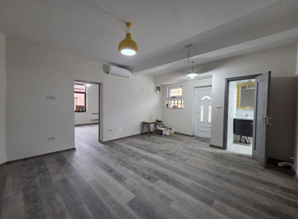 Apartament cu 2 camere cu curte proprie de vanzare zona - UTA 2, foxfort.ro