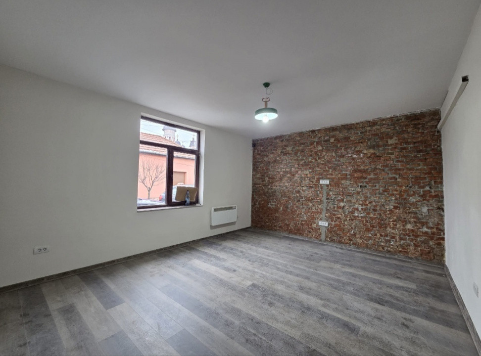 Apartament cu 2 camere cu curte proprie de vanzare zona - UTA 3, foxfort.ro