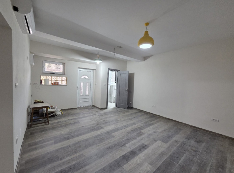 Apartament cu 2 camere cu curte proprie de vanzare zona - UTA 4, foxfort.ro