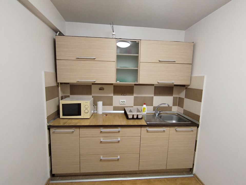 Apartament cu 3 camere de inchiriat in zona Soarelui 9, foxfort.ro