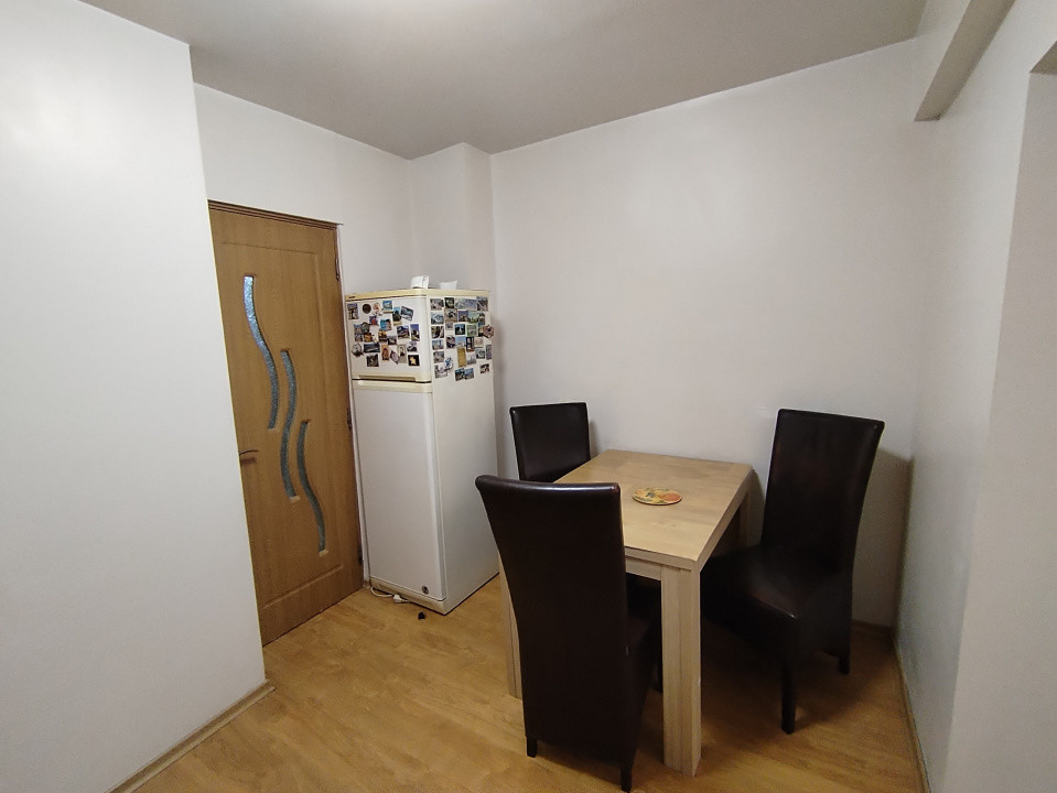 Apartament cu 3 camere de inchiriat in zona Soarelui 10, foxfort.ro