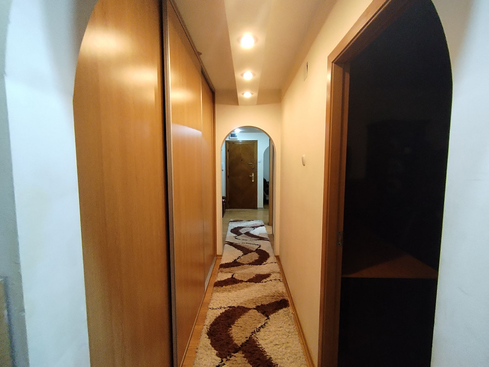 Apartament cu 3 camere de inchiriat in zona Soarelui 13, foxfort.ro