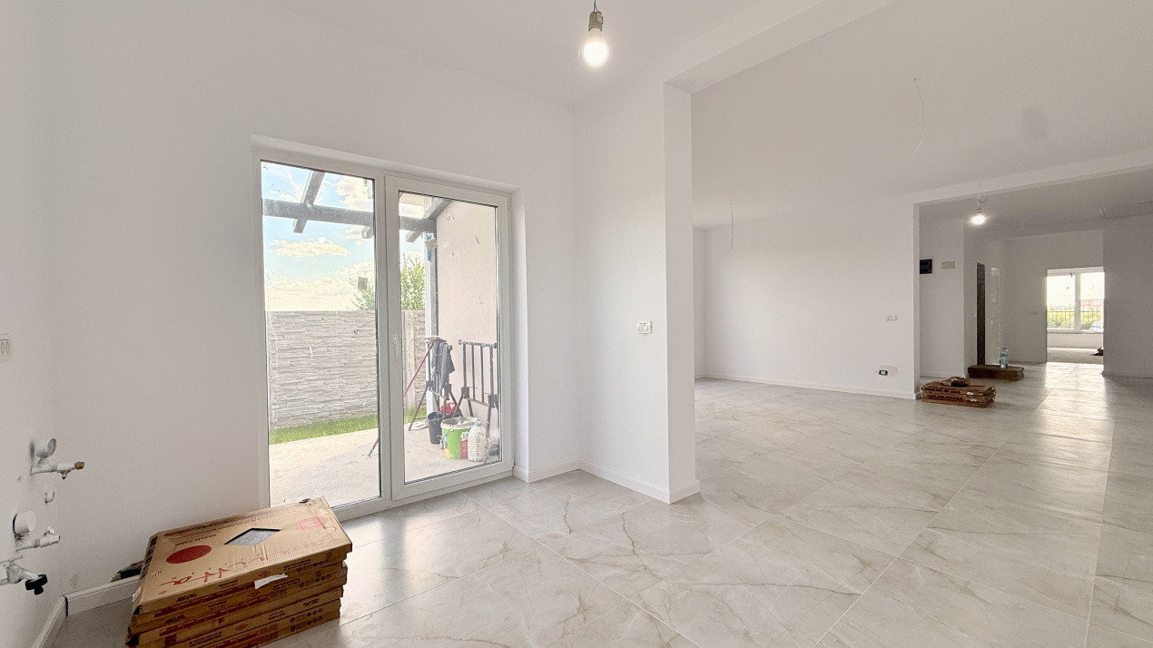 Duplex de vanzare, 3 camere + 2 bai - 96 mp - Mosnita Noua 6, foxfort.ro