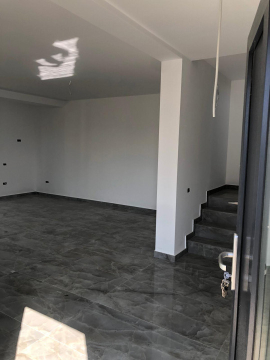 Duplex 4 camere,Giarmata 19, foxfort.ro
