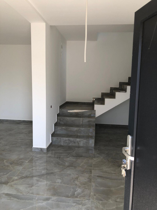 Duplex 4 camere,Giarmata 20, foxfort.ro