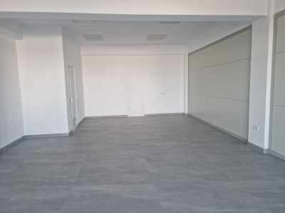 Spatiu generos pentru inchiriere in Izvin