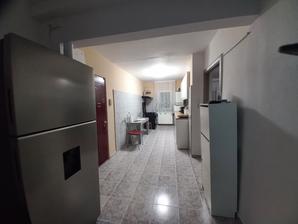 Apartament cu 3 camere, recent renovat – zona Bega Shopping Center 5, foxfort.ro
