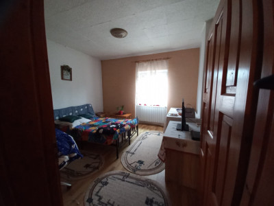 Casa individuala cu 5 camere si teren de 641 mp – zona Crisan imagine mica 4, foxfort.ro