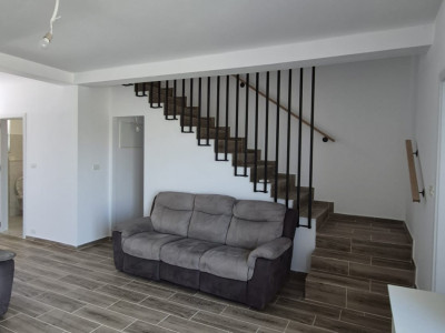 Duplex 4 camere si teren de 300 mp,  zona Mosnita Veche - V10028 