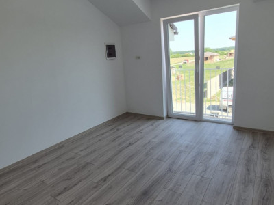 Duplex 4 camere si teren de 300 mp,  zona Mosnita Veche - V10028  imagine mica 3, foxfort.ro