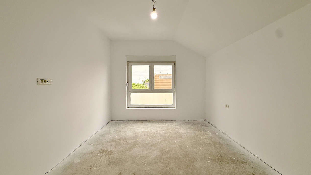 Duplex de vanzare 4 camere - curent trifazic - toate utilitatile, Mosnita Veche 8, foxfort.ro