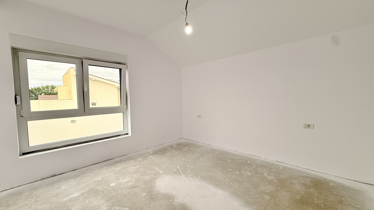 Duplex de vanzare 4 camere - curent trifazic - toate utilitatile, Mosnita Veche 10, foxfort.ro