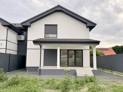 Duplex de vanzare 4 camere - curent trifazic - toate utilitatile, Mosnita Veche