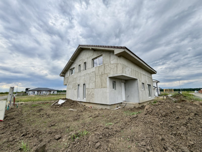 Duplex la cheie cu 3 camere, toate utilitatile - in Mosnita Veche