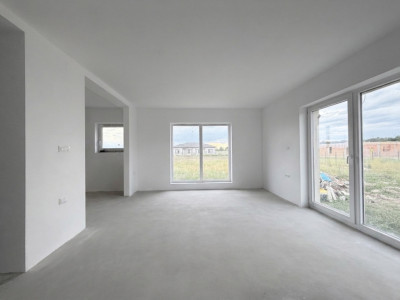 Duplex la cheie cu 3 camere, toate utilitatile - in Mosnita Veche imagine mica 3, foxfort.ro